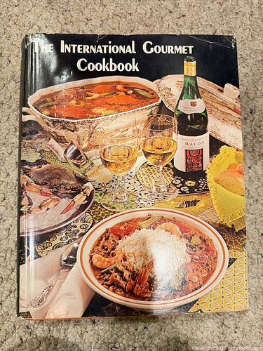 VINTAGE 1979 THE INTERNATIONAL GOURMET COOKBOOK HARDBACK BOOK  (1 of 7)