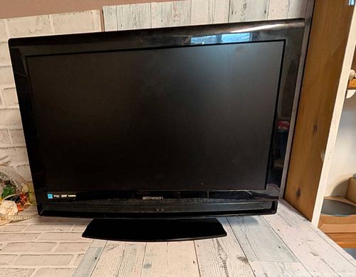 26" Emerson TV (1 of 4)