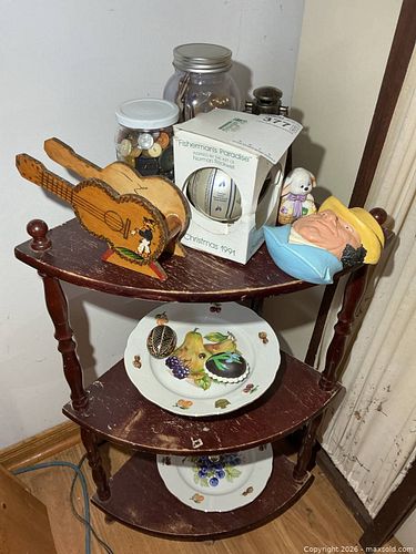 Buttons And Collectibles B (1 of 14)