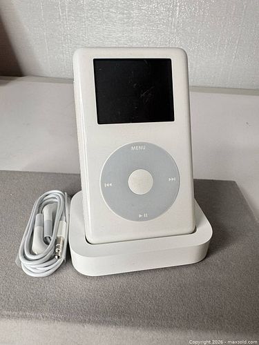 Apple iPod Classic 20GB White / Chrome (1 of 10)