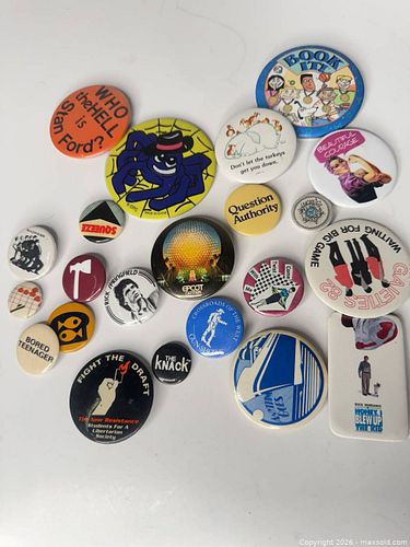 Mixed Pinback Buttons Assortment, 16-30 Pieces (1 of 5)
