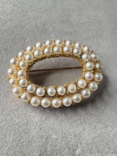 Vintage Gold-Tone Faux Pearl Brooch, 40 x 30 mm (1 of 5)