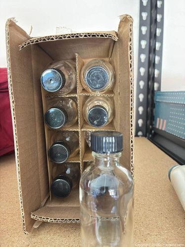 Clear Glass Bottles, Plastic Screw Caps, 50–100 mL (4–6) (1 of 3)