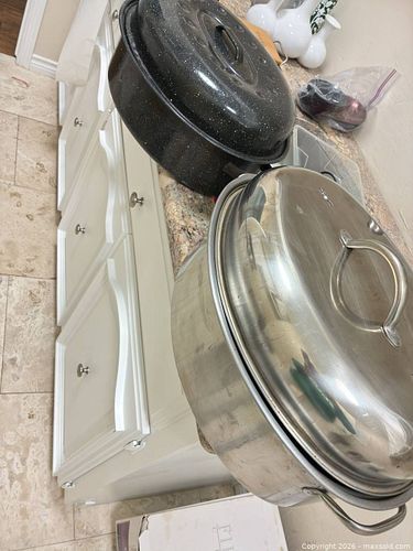 Medium Stainless Steel and Speckled Enamel Turkey Roaster (1 of 5)