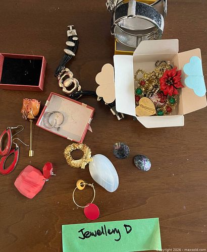 Mixed Lot Costume/Fashion Jewelry — Bracelets, Earrings, Brooches, Rings (1 of 6)