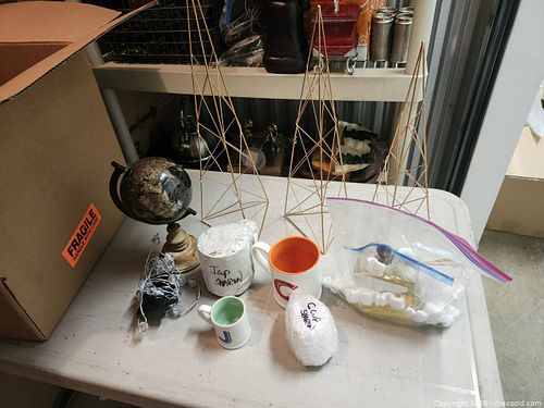 Mixed Home Décor Lot: Gold Wire Towers, Globe, Mugs & String Lights (1 of 5)