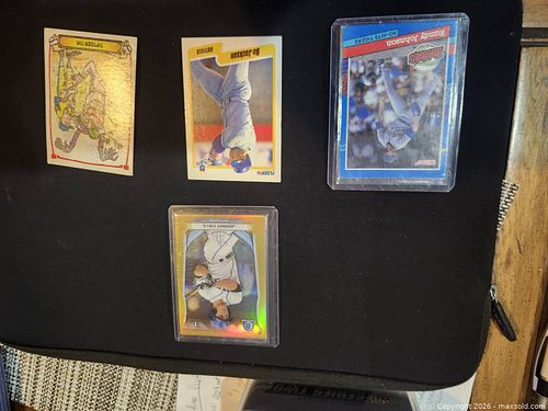 Mixed Lot of 4 Baseball Cards: Randy Johnson, Bo Jackson, Johnny Field (1 of 5)