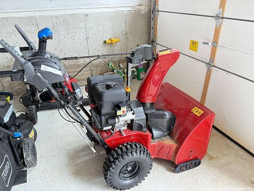 Toro 37799 Two-Stage 25–26 in. Gas Snow Blower D (1 of 15)