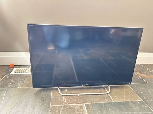 Sony KDL-32W700B 32 inch 720p HDTV (1 of 5)