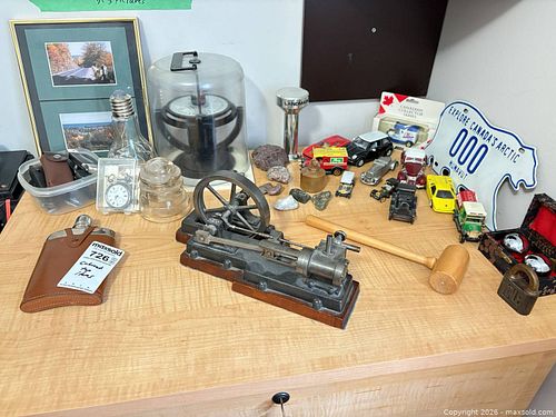 Assorted Vintage Collectibles (1 of 15)