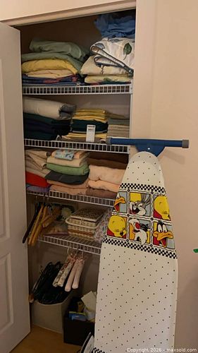 Linen Closet (1 of 17)