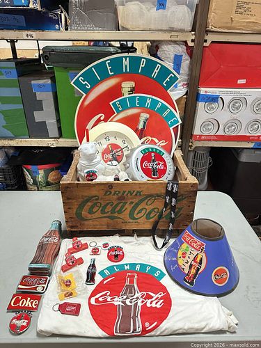 Coca-Cola Collectible/Memorabilia Set with Crate, Clock, Plush (1 of 13)
