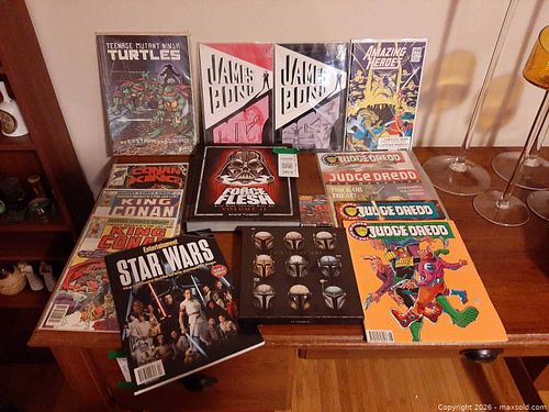 Collection of various pop culture memorabilia (1 of 4)