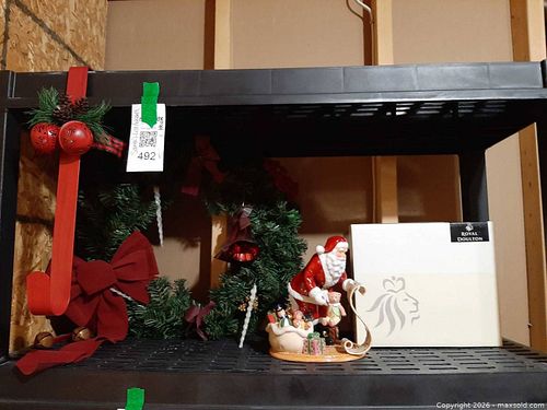 Royal Doulton "Santa's List" figurine and a wreath (1 of 9)