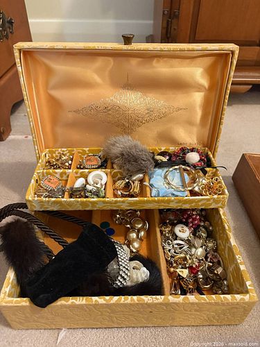 Costume Jewellery A (1 of 11)