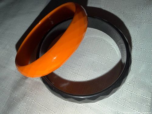 LOT OF 2 MATCHING ORANGE & BLACK PLASTIC BRACELETS  (1 of 4)