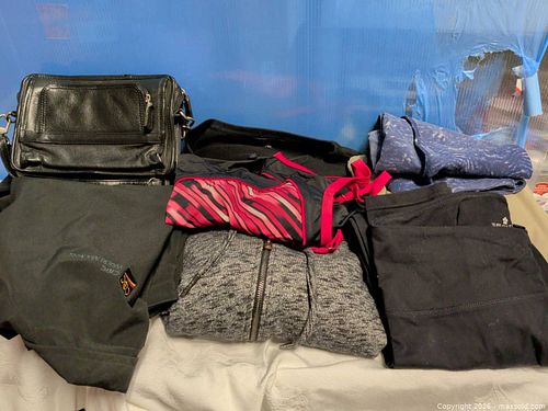 Lot of Miscellaneous Men's and Women's clothing  (1 of 4)