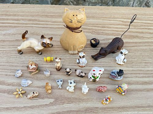 Lot of 20+ Cat & Maneki-neko Figurines, Ceramic, Rubber, Wood, etc. (1 of 8)