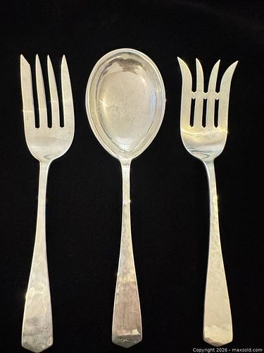 Three Antique Sterling Silver Serving Pieces (1 of 17)