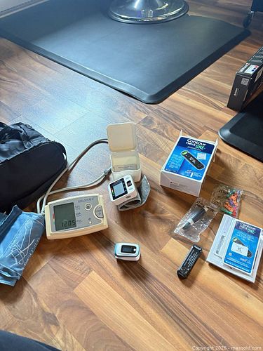 Lot of Blood Pressure Monitors, Glucose Meter & Pulse Oximeter (1 of 5)