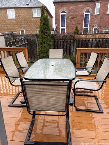 Outdoor table and Chairs (1 of 6)