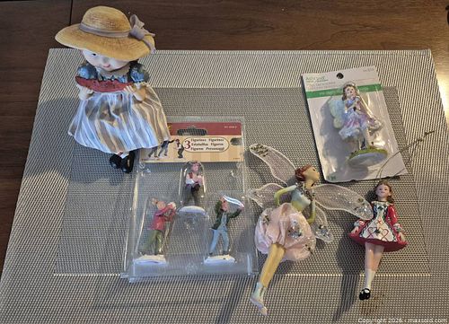 Lot of small Collectible Figurines (1 of 5)