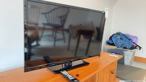 Insignia TV (1 of 7)