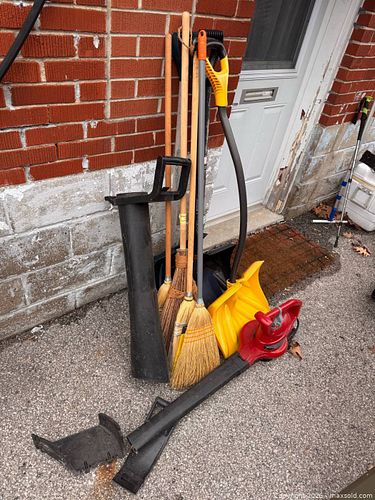 Snow Shovels, Leaf Blower  (1 of 9)