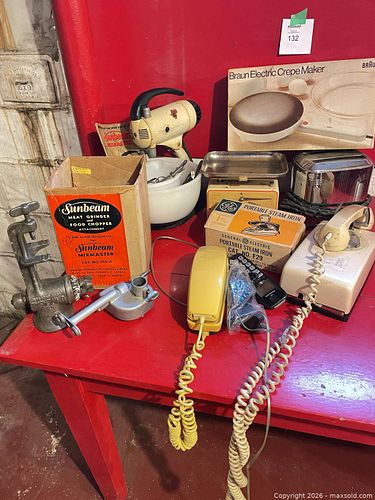 Lot of Vintage Small Kitchen Appliances & Telephones (1 of 9)
