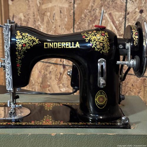 Cinderella Vintage Portable Sewing Machine Made in Japan (1 of 12)