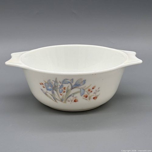Pyrex Glass Casserole / Serving Bowl, Floral Pattern (1 of 6)