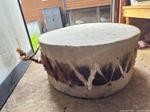 Hand Frame Drum Traditional Animal Hide & Fur (1 of 6)