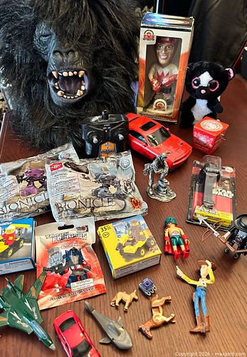Mixed Collectibles & Toys Lot – RC Car, Star Wars, LEGO Bionicle, Bobblehead, Gorilla Mask (1 of 20)