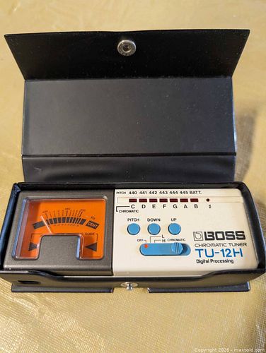 Boss tu-12h chromatic tuner (1 of 3)