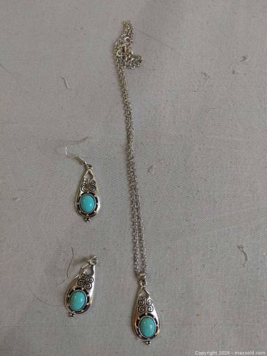 Necklace And Earrings (1 of 4)