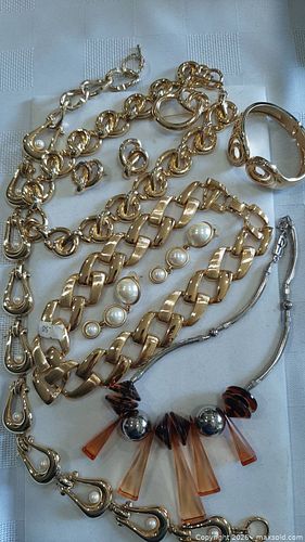 Statement Jewellery Collection (1 of 8)