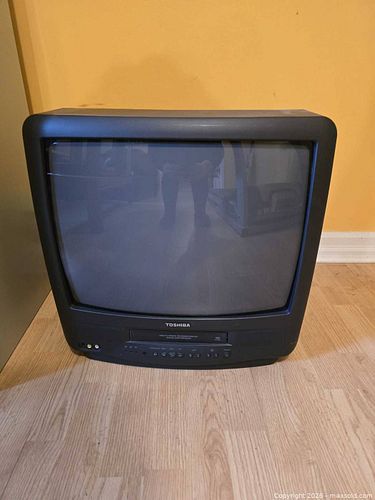 Toshiba Tube T.V with vcr (1 of 4)