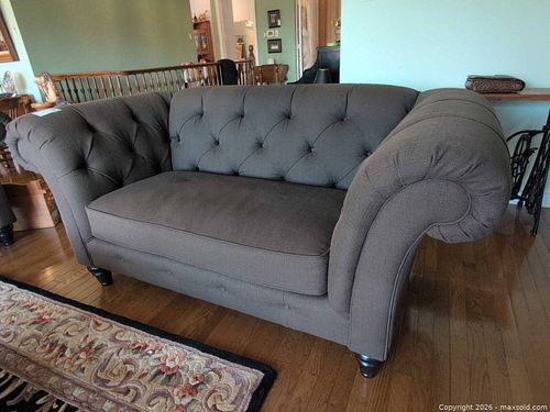 Loveseat D (1 of 9)