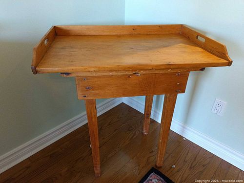 Serving Table D (1 of 10)