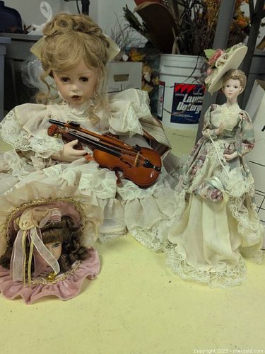 Porcelain Dolls B (1 of 9)