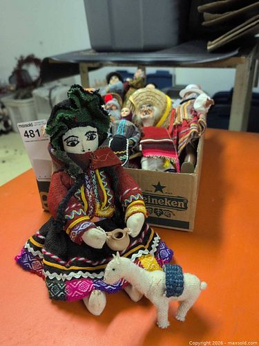 Souvenir Dolls, Llama A (1 of 9)