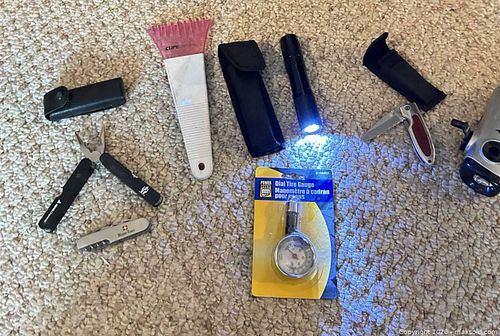Lot of hand tools: multitools, pocket knives, flashlight & tire gauge (1 of 4)