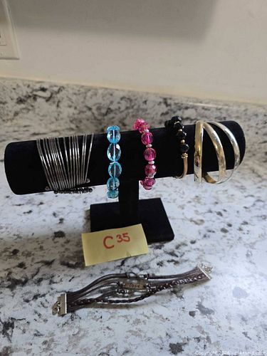 LOT"C35"- ASSORTED JEWELRY LOT  (1 of 4)
