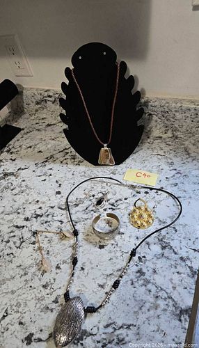 LOT"C40"- ASSORTED JEWELRY LOT  (1 of 9)