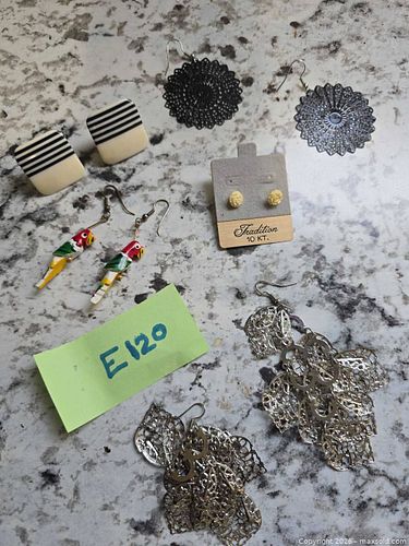 LOT"E120"- Assorted Jewelry Lot  (1 of 3)