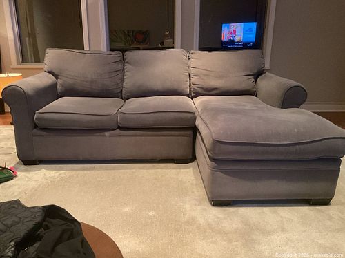 Stylus Brand Couch with Chaise (1 of 7)