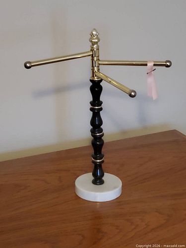 Bathroom Facecloth Holder (1 of 2)