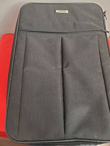 Express Luggage (1 of 3)