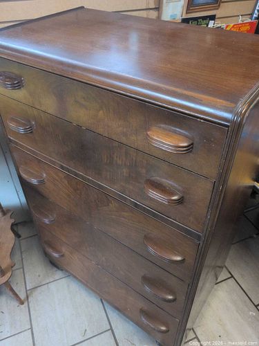 Tallboy dresser (1 of 15)