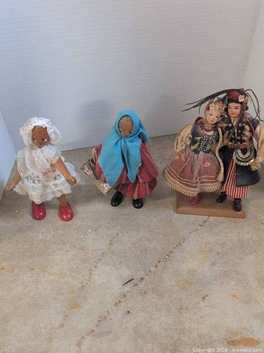 Wooden dolls  (1 of 9)